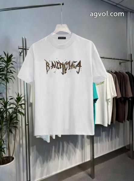 半袖Tシャツ偽物 ブランド ショップ大人カジュアルな シックな色合い 2026即旬な装いにbalenciaga 3