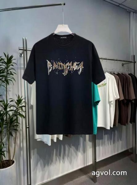 半袖Tシャツ偽物 ブランド ショップ大人カジュアルな シックな色合い 2026即旬な装いにbalenciaga 5