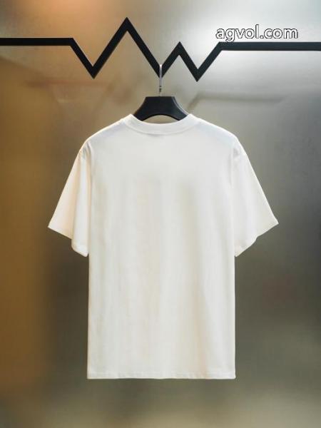 balenciagaカジュアルに着こなし 高品質で綺麗 超激得高品質ブランド コピー s 級半袖Tシャツ 4