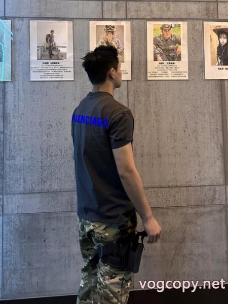 BALENCIAGA偽物 通販半袖Tシャツ2026限定 超レア 希少お得! 日本未入荷 2