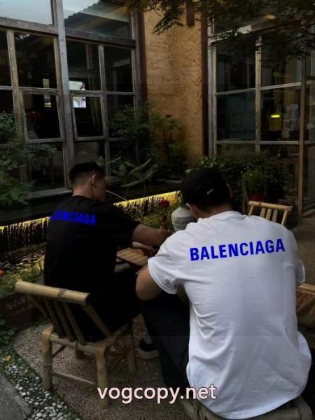 BALENCIAGA偽物 通販半袖Tシャツ2026限定 超レア 希少お得! 日本未入荷 1