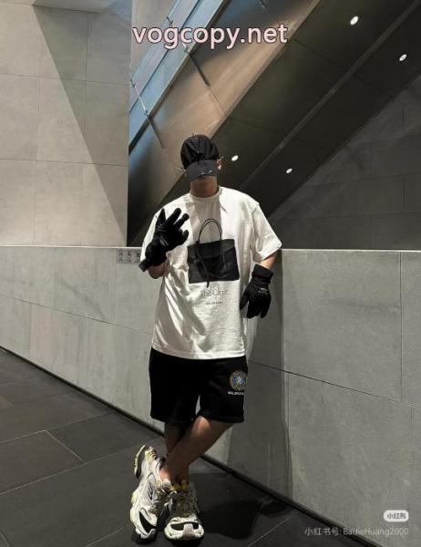 先行販売 インフォーマル 抜群の存在感BALENCIAGA半袖Tシャツブランド 偽物 4
