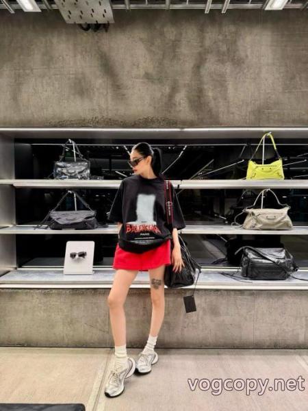 BALENCIAGAスーパーコピー2026人気雑誌掲載 お洒落が人気新品 秀作モデル半袖Tシャツ 5