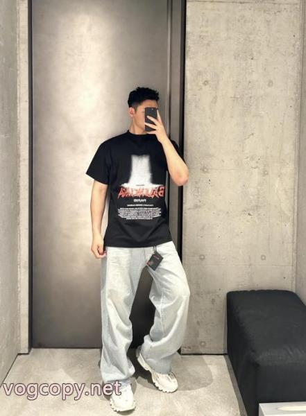 BALENCIAGAスーパーコピー2026人気雑誌掲載 お洒落が人気新品 秀作モデル半袖Tシャツ 4