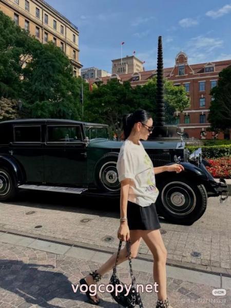 値下げ! 2026限定色や海外限定 高級素材BALENCIAGAブランド アクセサリー 激安半袖Tシャツ 3