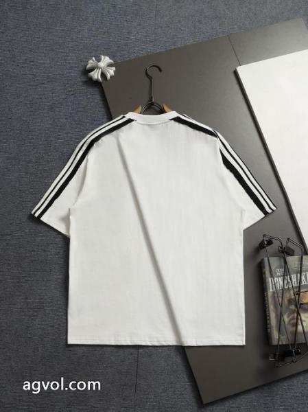 ブランド スーパー コピー 通販数量限定 限定特価 足下注目してくれるbalenciaga半袖Tシャツ 5 