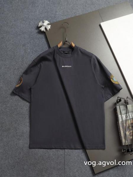 バレンシアガスーパーコピー2026半袖Tシャツ大人のブランド 魅力的 高級感も漂い 0 
