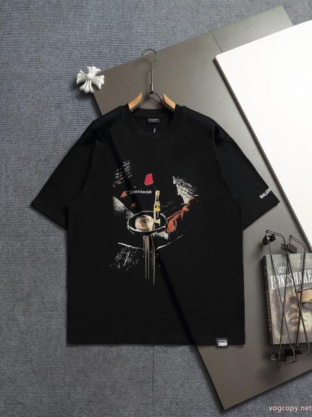 バレンシアガブランド コピー 販売半袖Tシャツ風合いが魅力 限定デザイン大人気完売前に 今年の2026コーデに活躍する 0