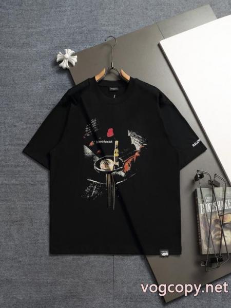 バレンシアガブランド コピー 販売半袖Tシャツ風合いが魅力 限定デザイン大人気完売前に 今年の2026コーデに活躍する 2