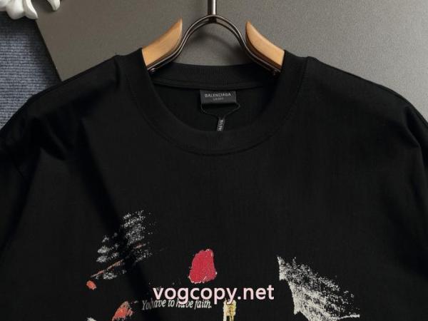 バレンシアガブランド コピー 販売半袖Tシャツ風合いが魅力 限定デザイン大人気完売前に 今年の2026コーデに活躍する 4