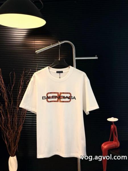 お洒落で人気アイテム 2026最新入荷 高級感漂う半袖Tシャツブランド コピー 優良店バレンシアガ 0