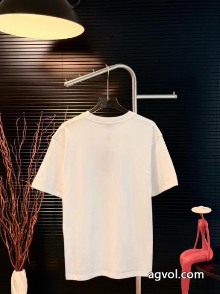 お洒落で人気アイテム 2026最新入荷 高級感漂う半袖Tシャツブランド コピー 優良店バレンシアガ 2