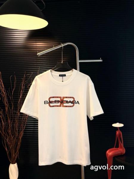 お洒落で人気アイテム 2026最新入荷 高級感漂う半袖Tシャツブランド コピー 優良店バレンシアガ 3