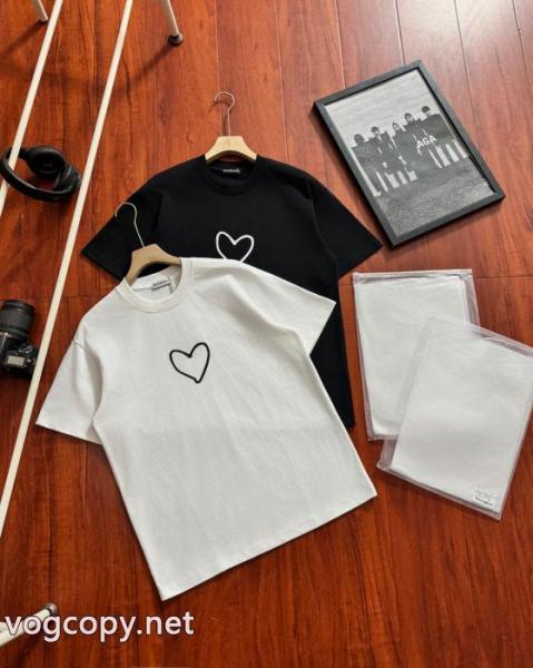 2026年人気商品 日本未入荷 最前線新作コピー 商品 ブランド半袖Tシャツバレンシアガ 4