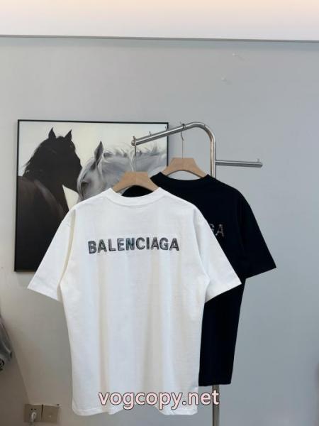 脚長効果を見せる 大人気商品 2026新作コレクションBALENCIAGAブランド コピー 激安半袖Tシャツ 2