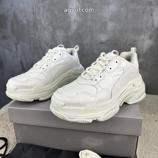 balenciagaスニーカーブランド コピー 激安清潔感溢れる 夏春物先行発売 最新ルック. 3