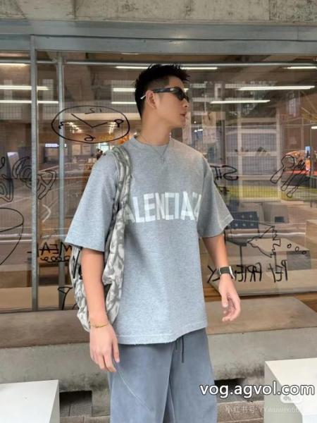 愛らしさ抜群! これからの季節、大活躍 高いファション性コピー ブランド 優良半袖Tbalenciaga. 0