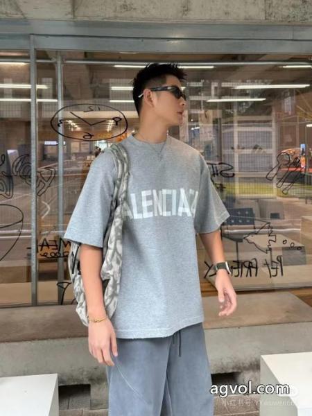 愛らしさ抜群! これからの季節、大活躍 高いファション性コピー ブランド 優良半袖Tbalenciaga. 5