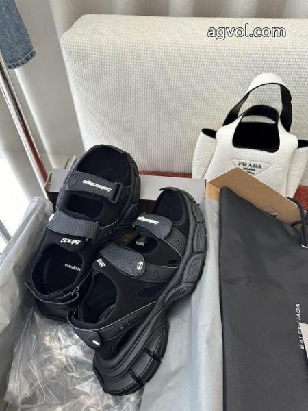balenciagaサンダルスーパー コピー 通販新作限定大人で素敵 品質保証高品質 期間限定SALE. 2