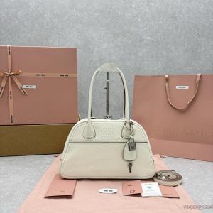 ブラッシュアップして華やかに 存在感絶大スタイル 大注目！ バッグミュウミュウ通販 ブランド.