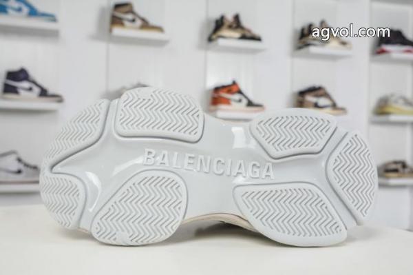ブランド 品 激安 通販セールで嬉しい入荷 着こなし自在 日本で先行販売スニーカーbalenciaga. 5 