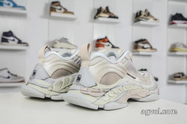 ブランド 品 激安 通販セールで嬉しい入荷 着こなし自在 日本で先行販売スニーカーbalenciaga. 6 