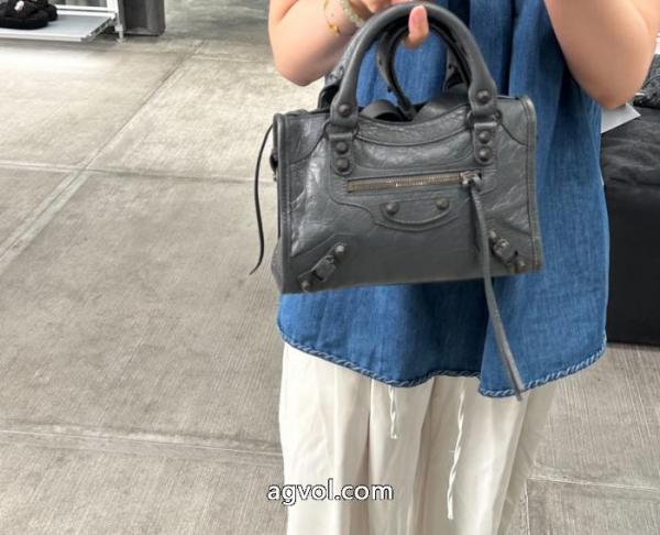 累計販売数5万枚突破 定番カラー ラグジュアリーな雰囲気バッグブランド 激安 balenciaga. 6 