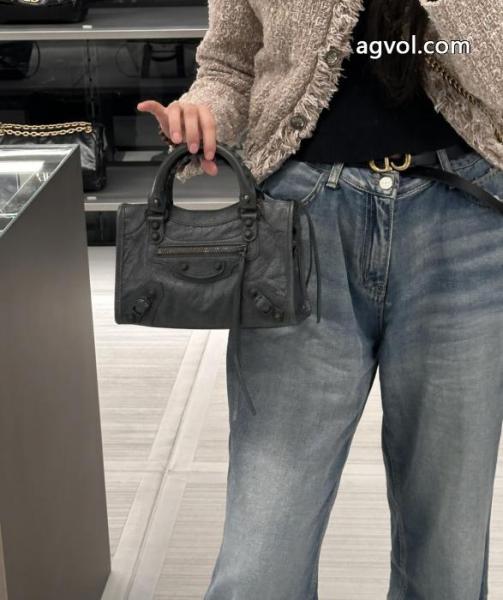 累計販売数5万枚突破 定番カラー ラグジュアリーな雰囲気バッグブランド 激安 balenciaga. 5 