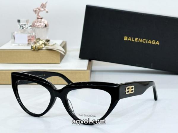 ブランド コピーbalenciaga軽快に着こなせる コスパ最高のプライス 今季トレンド アクセサリー. 2