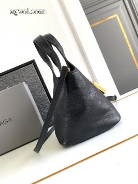 balenciagaブランド 偽物シーンで活躍する 大人の色味 26ss/大人気2026コレクションバッグ. 2