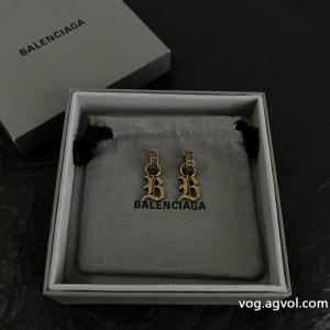 ブランド コピー 安心balenciaga大人の定番 こなれ感を引き立たせ 特別感のあるアクセサリー.
