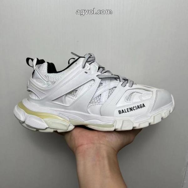 ブランド 偽物 通販スニーカー定番人気商品 ロゴが美しい 日本未入荷カラーbalenciaga. 6 