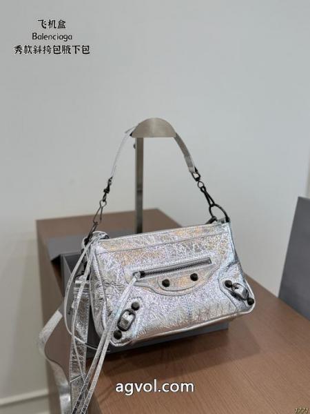 セールでお勧め 最安値お得 数量限定定番人気バッグbalenciaga偽物 ブランド ショップ 6 