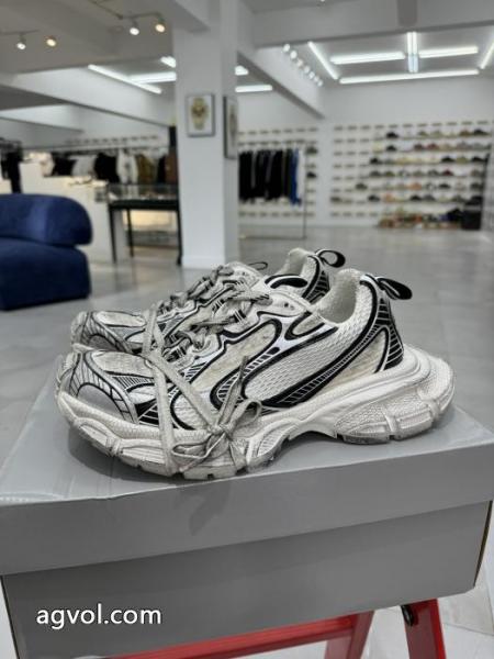 2026人気がますます人気 即日対応 魅惑のセクシー美ブランド コピー バックスニーカーbalenciaga. 1