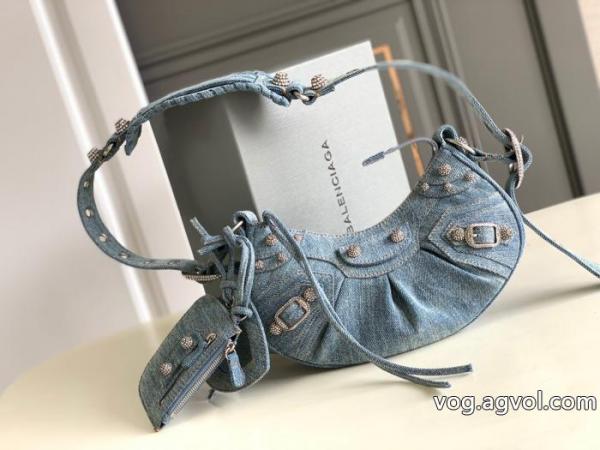 バレンシアガファッションモード系  個性的なデザ 冬が待ちきれないブランド新作ブランド 通販店バッグ. 0 